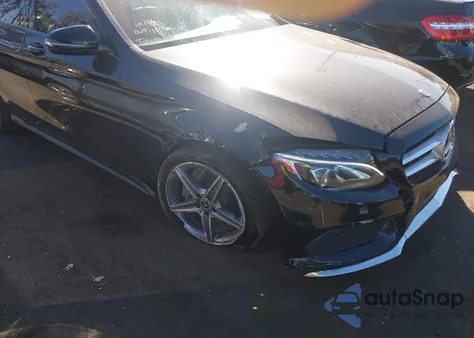 2018 Mercedes-Benz C 300 z USA, uszkodzony, nr VIN 55SWF4JB7JU252992